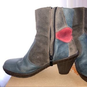 Gently used The Art Company multicolored boots